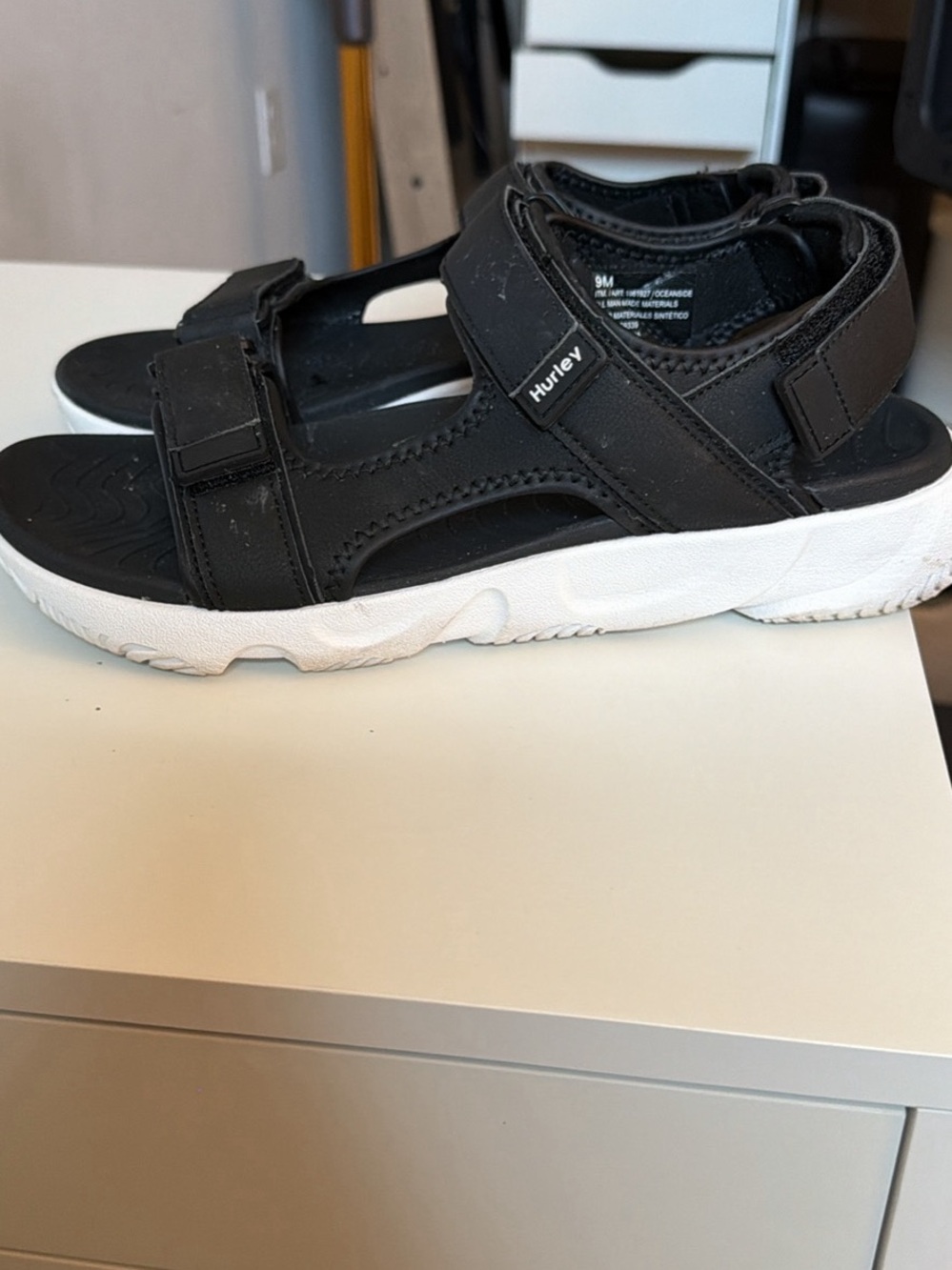 Hurley men’s black and White Velcro Sport Sandals